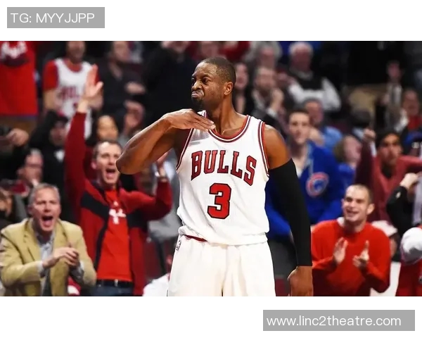 热火球员受伤仍拼搏,带伤出场赢得球迷喝彩